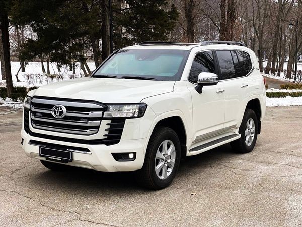 175 Внедорожник Toyota Land Cruiser 300 белый бронированный B6 yPgv