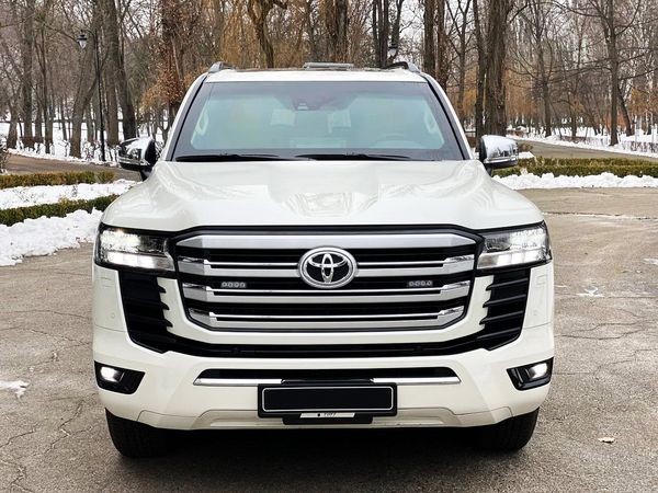 175 Внедорожник Toyota Land Cruiser 300 белый бронированный B6 yPgv