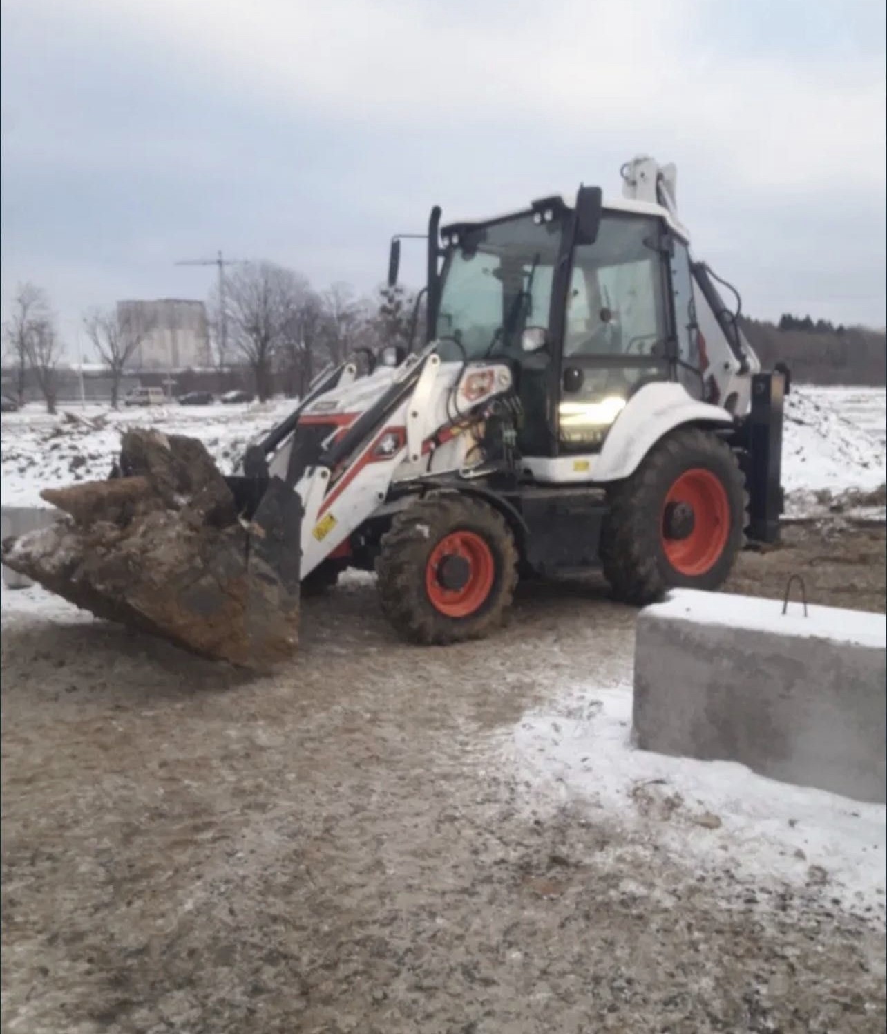 Послуги екскаватора з водієм k9LD