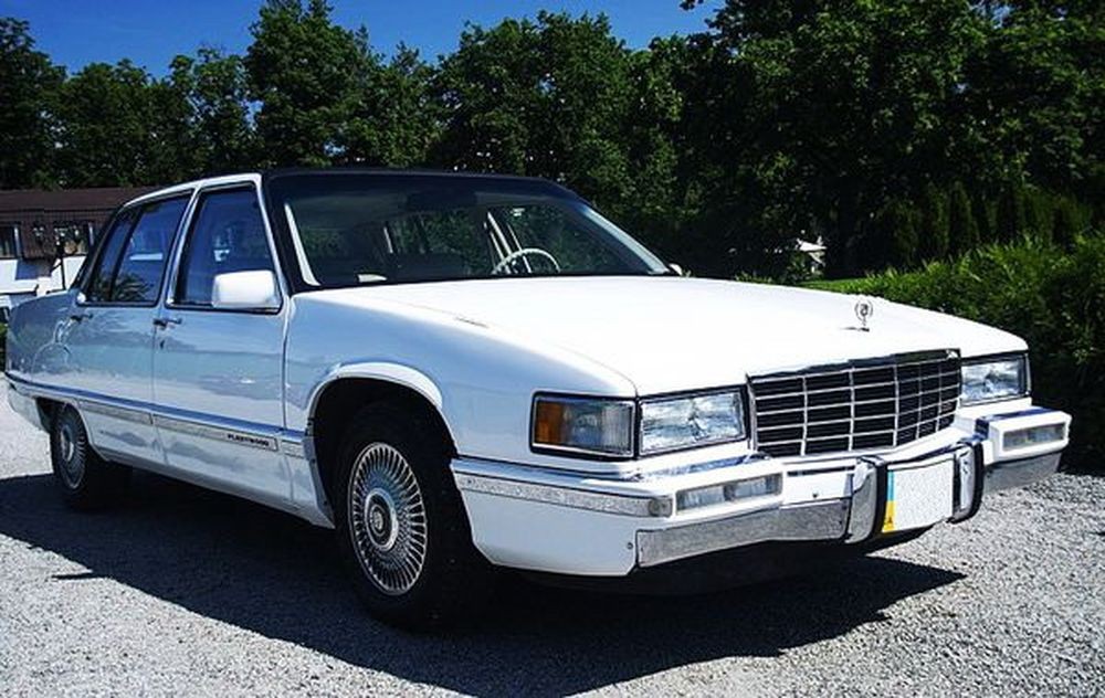 218 Ретро авто Cadillac Fleetwood белый на свадьбу 2NOq