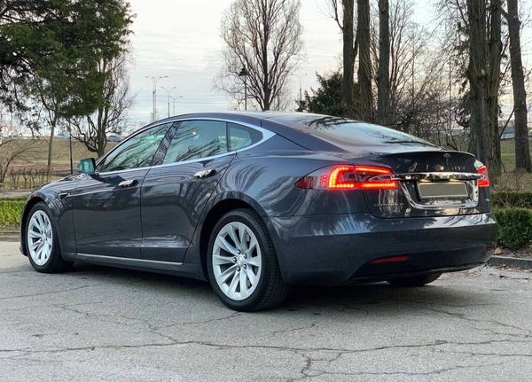 100 TESLA Model S75D серая на свадьбу lrnV