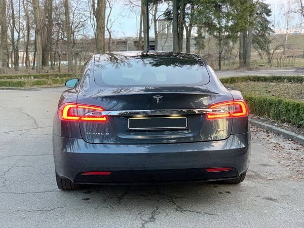 100 TESLA Model S75D серая на свадьбу lrnV