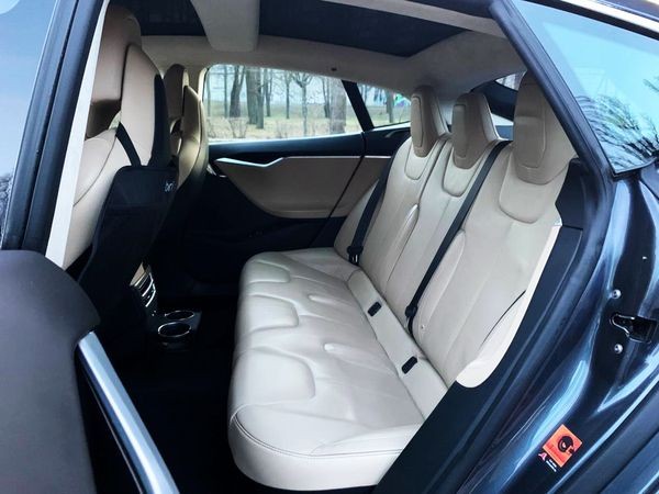 100 TESLA Model S75D серая на свадьбу lrnV