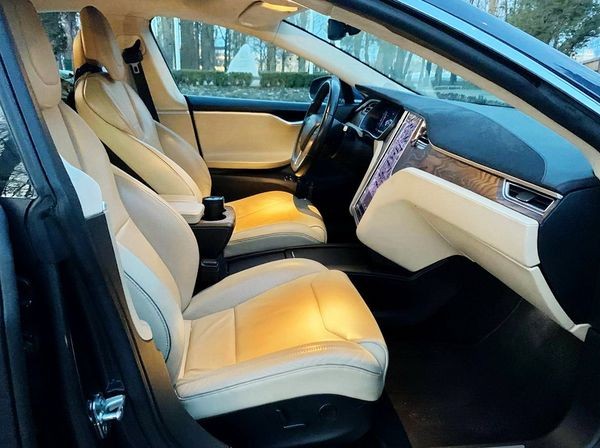 100 TESLA Model S75D серая на свадьбу lrnV