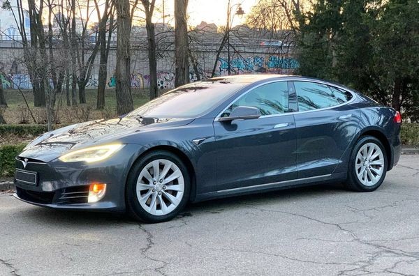 100 TESLA Model S75D серая на свадьбу lrnV