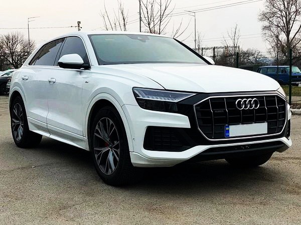 037 Внедорожник Audi Q8 S Line белая заказать на свадьбу LyBR