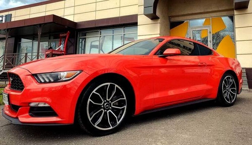 121 Ford Mustang GT 3.7 красный спорткар взять с водителем Pmw8