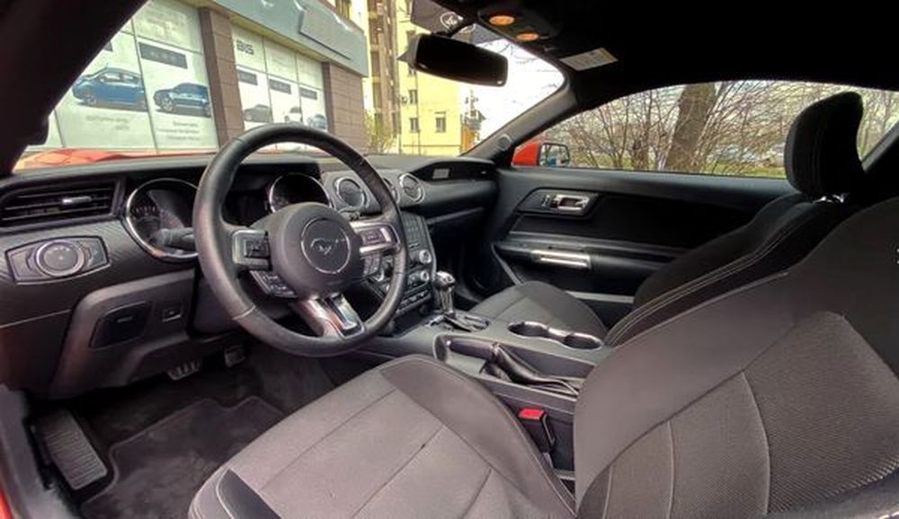 121 Ford Mustang GT 3.7 красный спорткар взять с водителем Pmw8