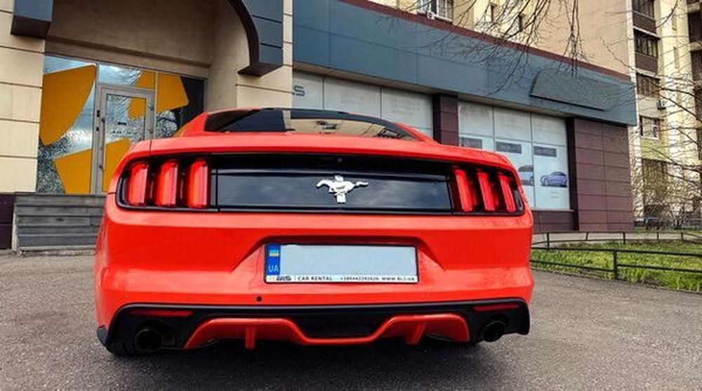 121 Ford Mustang GT 3.7 красный спорткар взять с водителем Pmw8