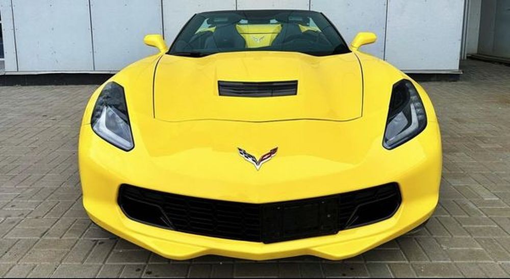 011 Кабриолет Chevrolete Corvette Stingray желтый на съемки фотосессию YJAg