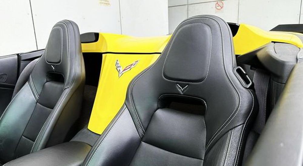 011 Кабриолет Chevrolete Corvette Stingray желтый на съемки фотосессию YJAg
