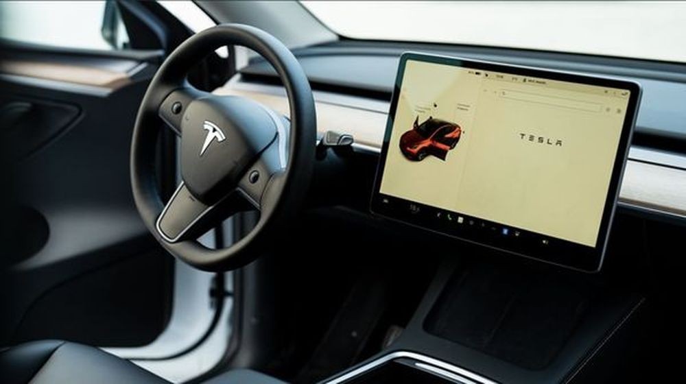 033 Авто с водителем кросовер электромобиль Tesla Model Y белая 6LEP