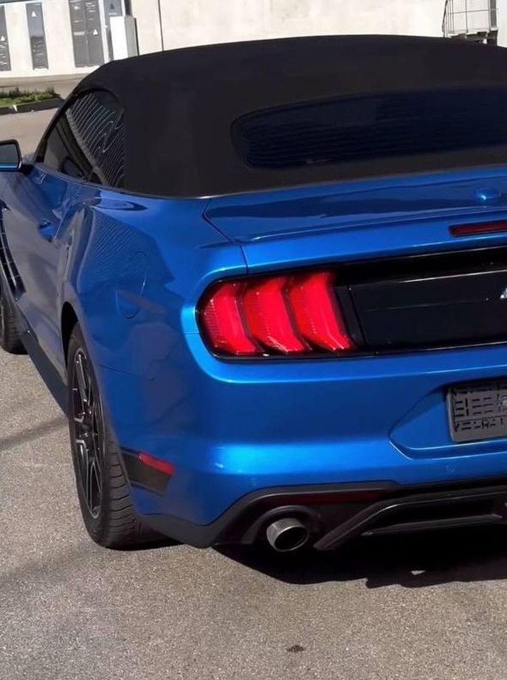 036 Ford Mustang GT синий кабриолет c водителем xKA0