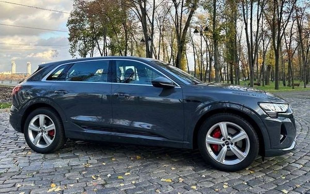 271 Bнедорожник Audi Q8 E-tron электро синий с водителем на свадьбу k98x