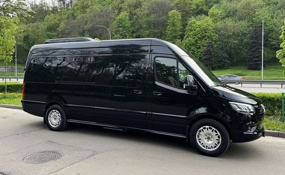 008 Микроавтобус Mercedes-Benz Sprinter VIP черный с водителем layl