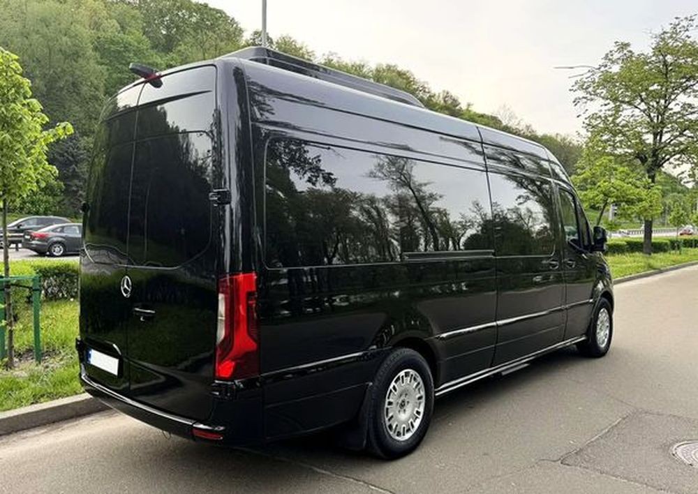 008 Микроавтобус Mercedes-Benz Sprinter VIP черный с водителем layl