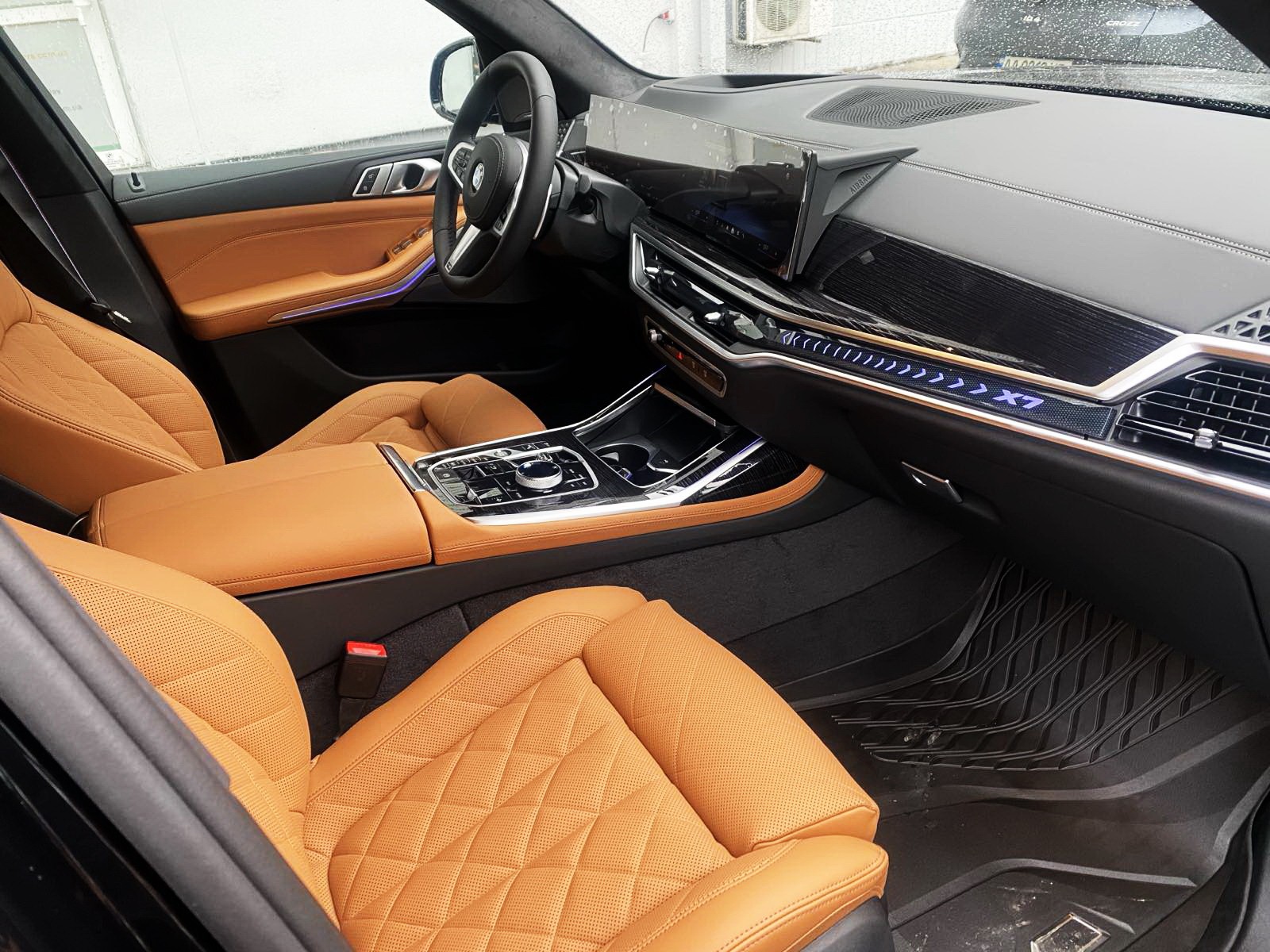 182 BMW X7 40D 2024 черный джип без водителя qZJ1