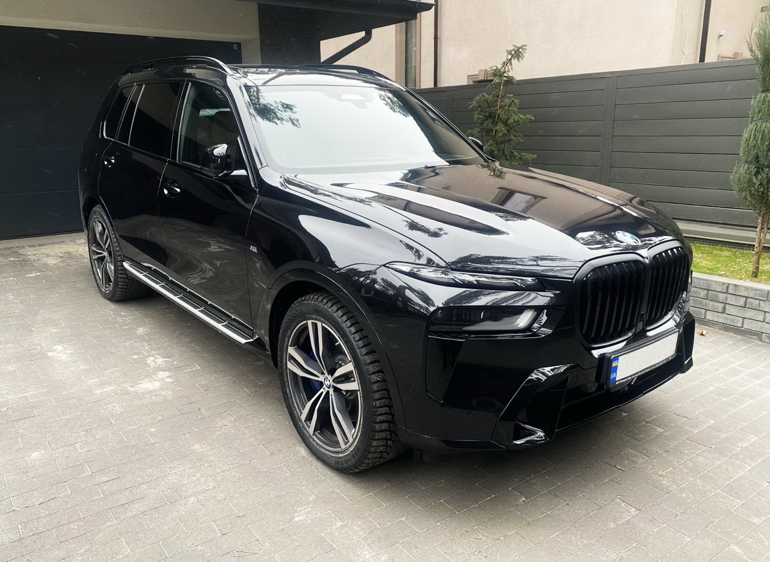 182 BMW X7 40D 2024 черный джип без водителя qZJ1