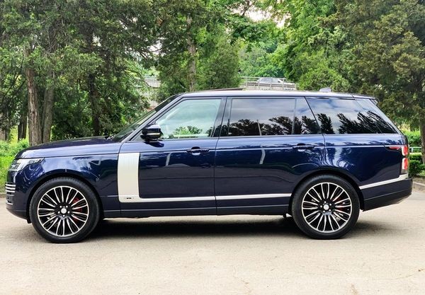 221 Внедорожник Range Rover Long синий без водителя NrMV