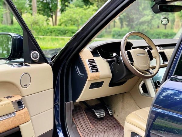 221 Внедорожник Range Rover Long синий без водителя NrMV