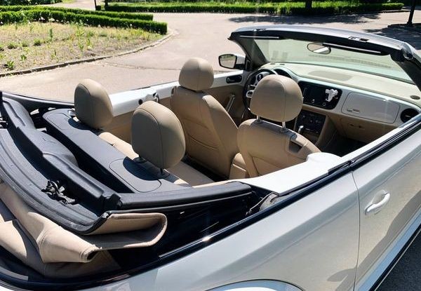 020 Кабриолет Volkswagen Beetle белый на свадьбу съемки BD6V