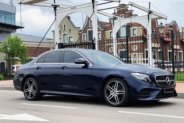 219 Авто бизнес класса Mercedes W213 E220d темно-синий laPv