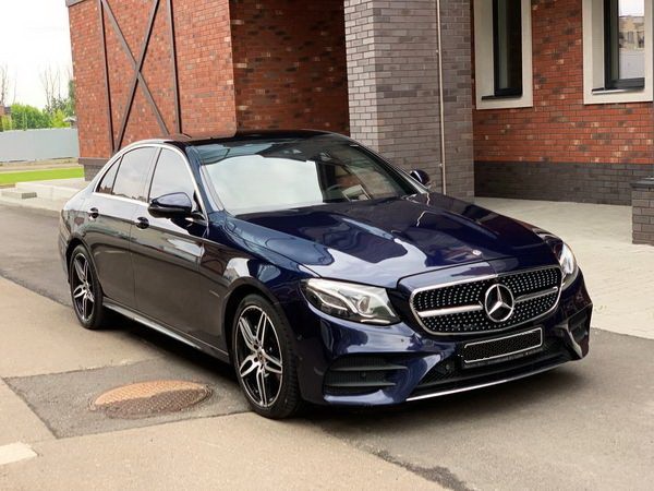 219 Авто бизнес класса Mercedes W213 E220d без водителя темно-синий ldEE