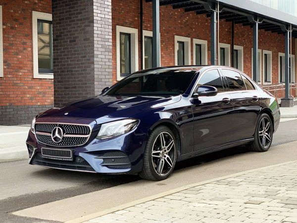 219 Авто бизнес класса Mercedes W213 E220d темно-синий laPv