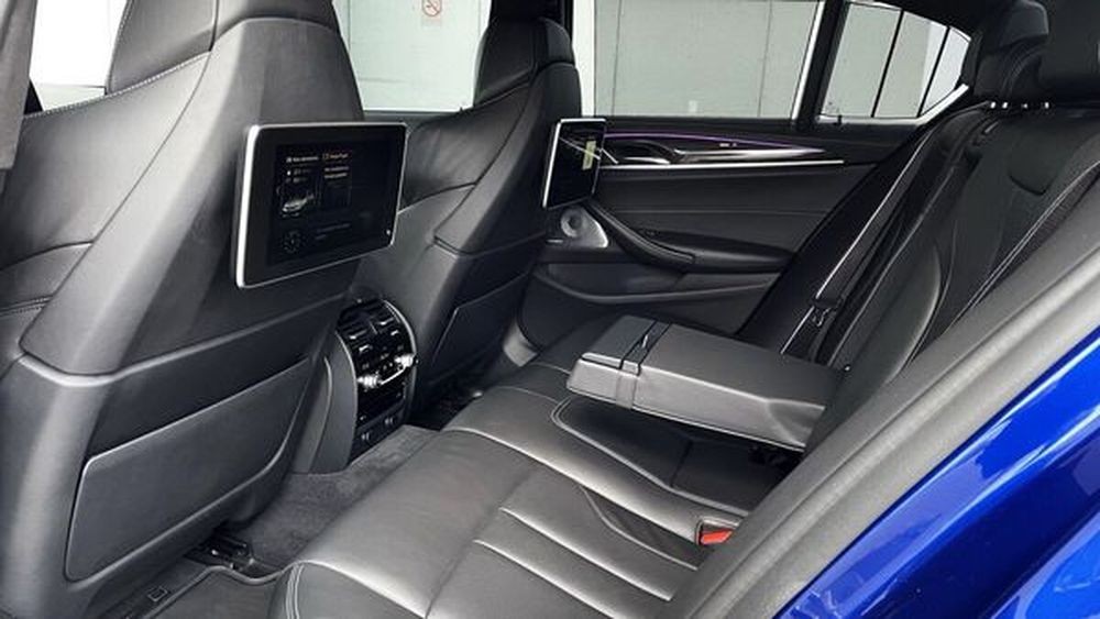 193 BMW M5 F90 Competition синий спорткар с водителем zLBV