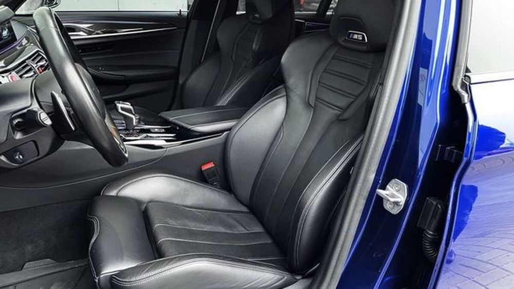 193 BMW M5 F90 Competition синий спорткар с водителем zLBV