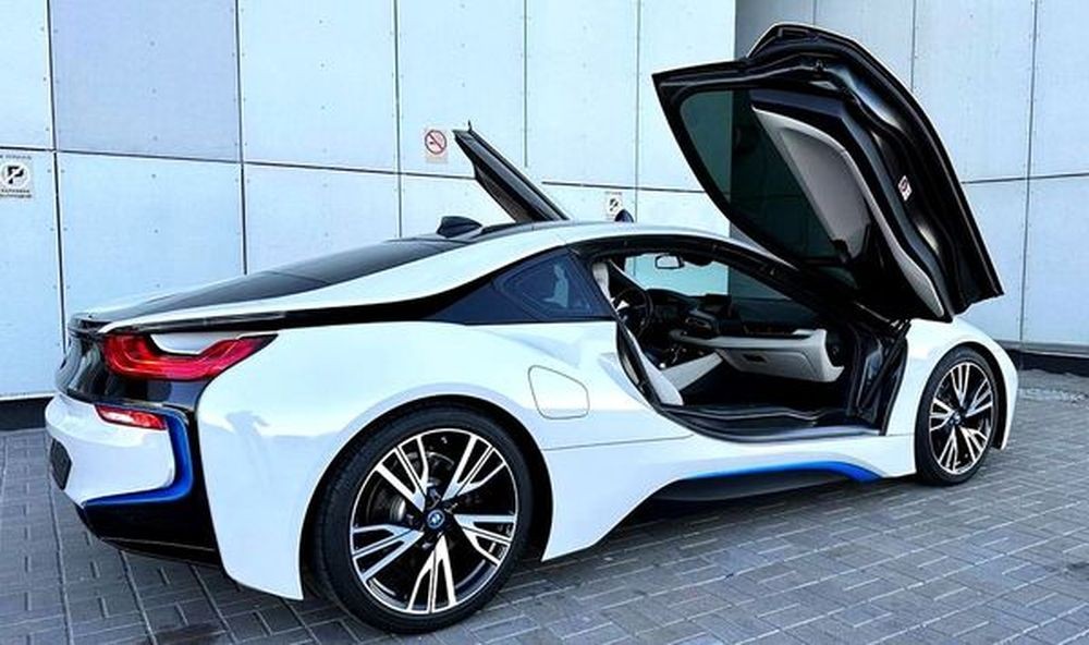 194 BMW I8 спорткар без водителя на фото съемки видео BDaV