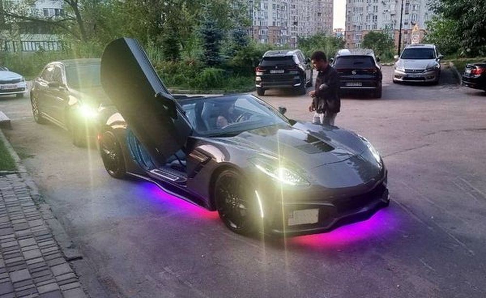366 Кабриолет Chevrolet Corvette Targa серый с водителем на свадьбу ZExx