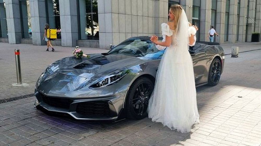 366 Кабриолет Chevrolet Corvette Targa серый с водителем на свадьбу ZExx