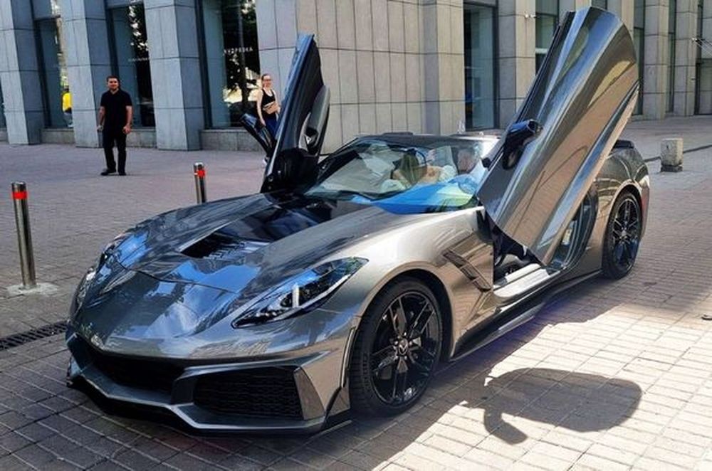 366 Кабриолет Chevrolet Corvette Targa серый с водителем на свадьбу ZExx