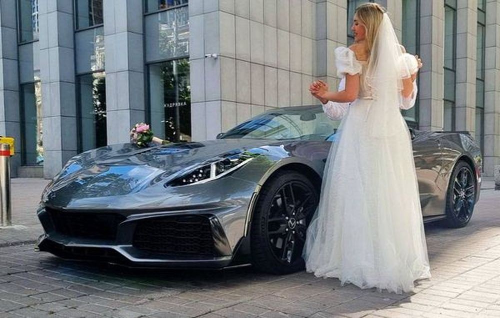 366 Кабриолет Chevrolet Corvette Targa серый с водителем на свадьбу ZExx