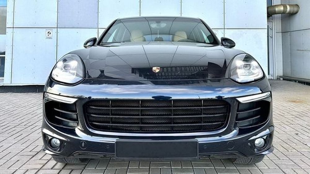 006 Внедорожник Porsche Cayenne без водителя nmyo