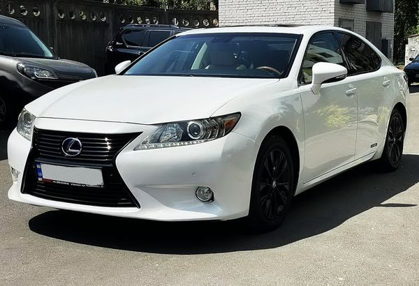 305 Lexus ES 300 Hybrid белый авто на свадьбу Ly1p