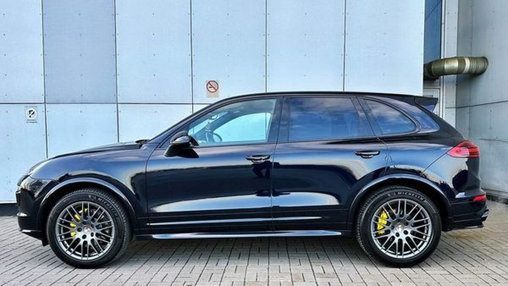 006 Внедорожник Porsche Cayenne без водителя nmyo