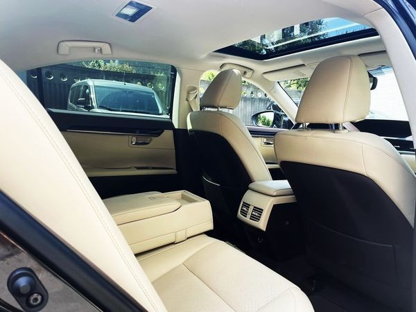 305 Lexus ES 300 Hybrid белый авто на свадьбу Ly1p
