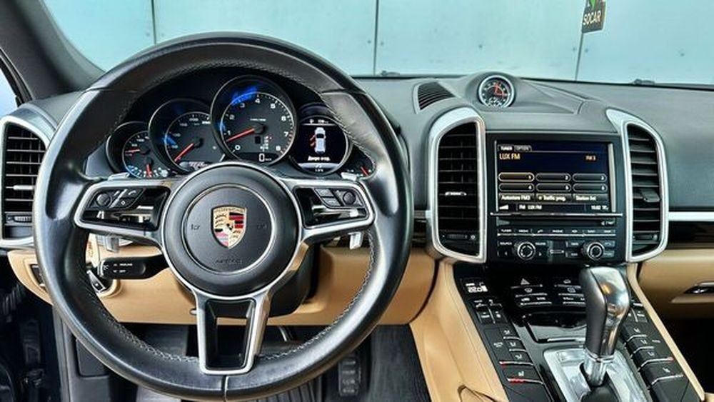 006 Внедорожник Porsche Cayenne без водителя nmyo