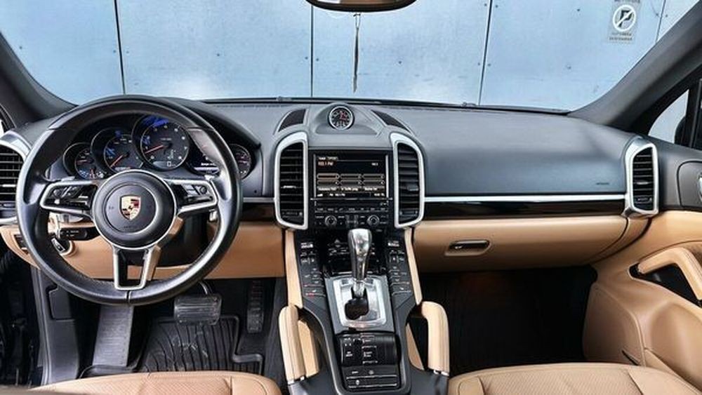 006 Внедорожник Porsche Cayenne без водителя nmyo
