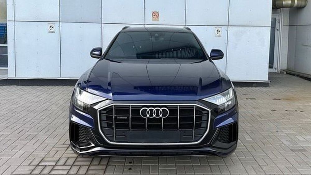 307 Bнедорожник Audi Q8 синий без водителя Aka6