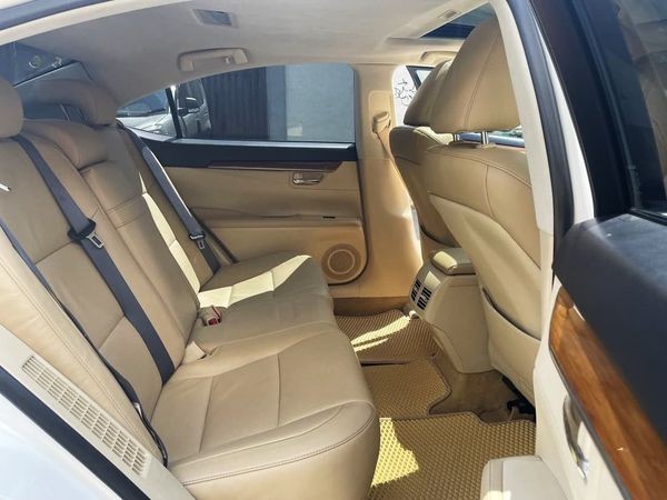 305 Lexus ES 300 Hybrid белый авто на свадьбу Ly1p