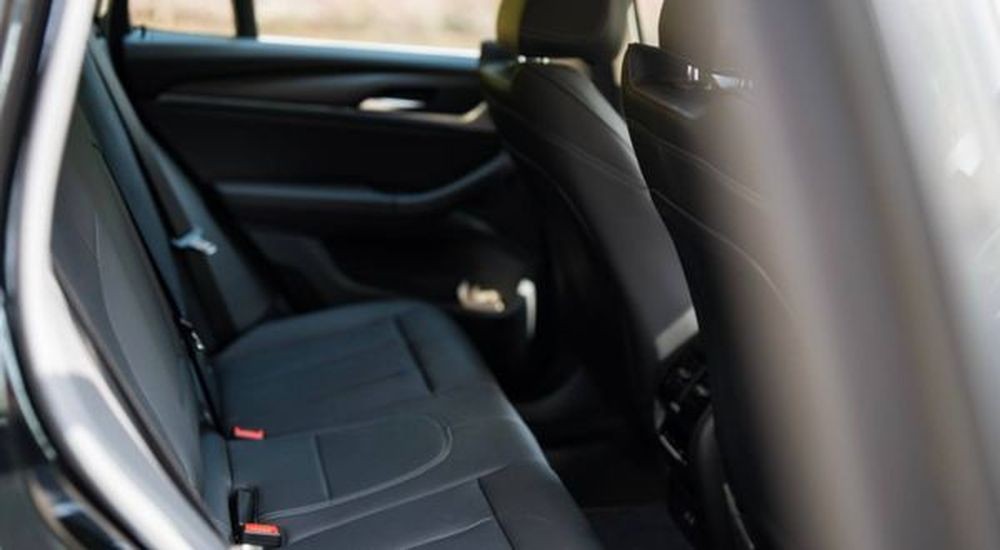 036 BMW X3 черный внедорожник с водителем ORnN