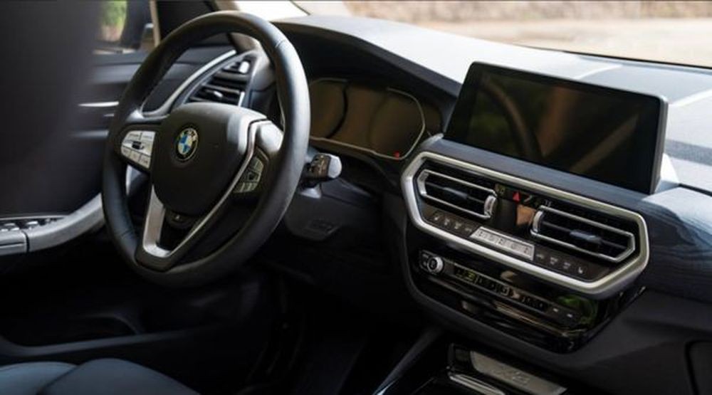 036 BMW X3 черный внедорожник без водителя xK19