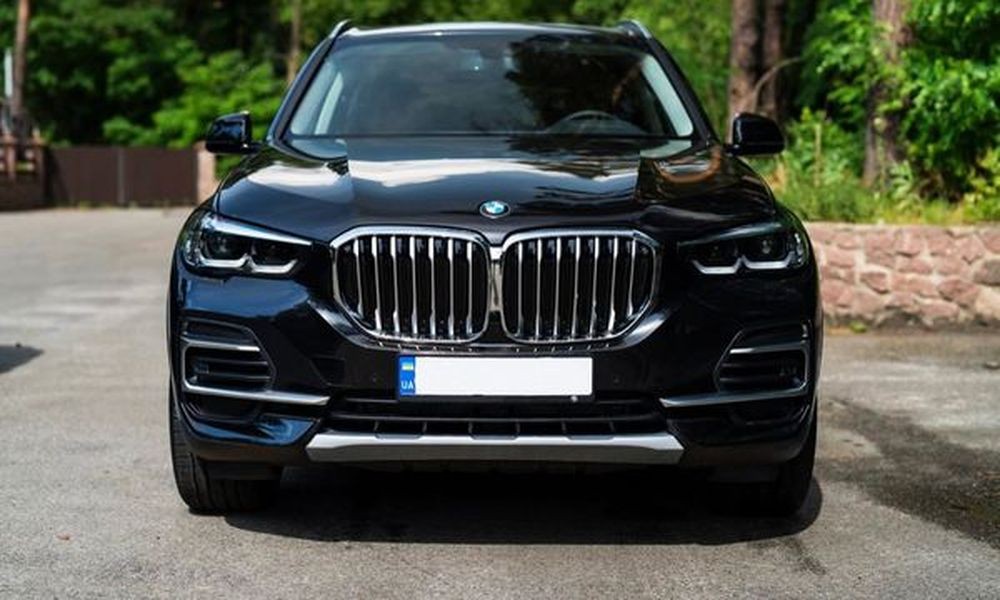 040 BMW X5 черный внедорожник с водителем ga6Y