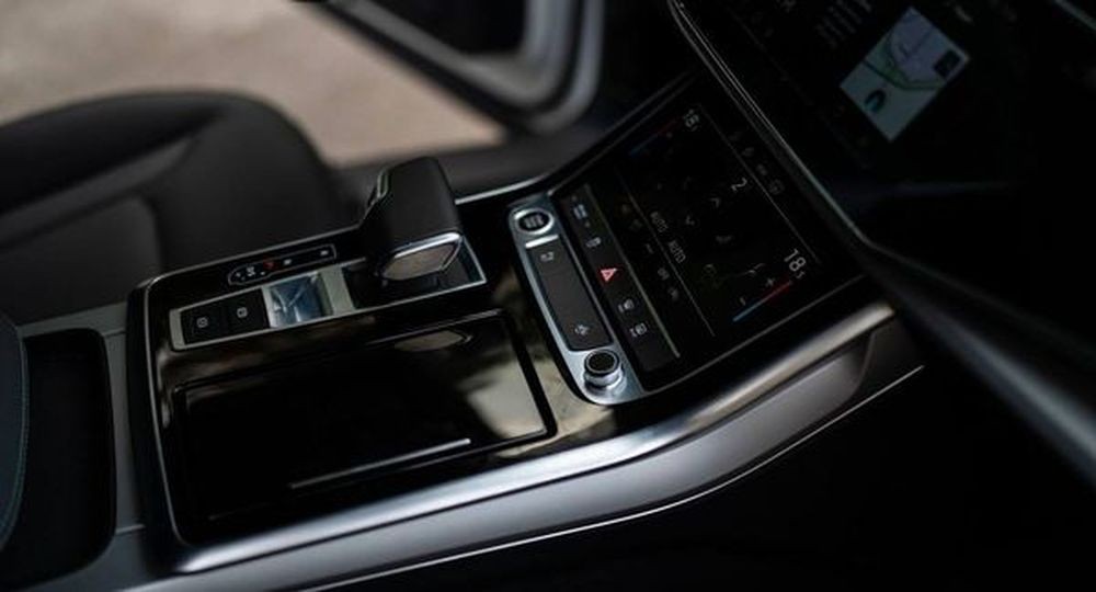 041 Bнедорожник Audi Q8 белая с водителем на свадьбу yPeZ
