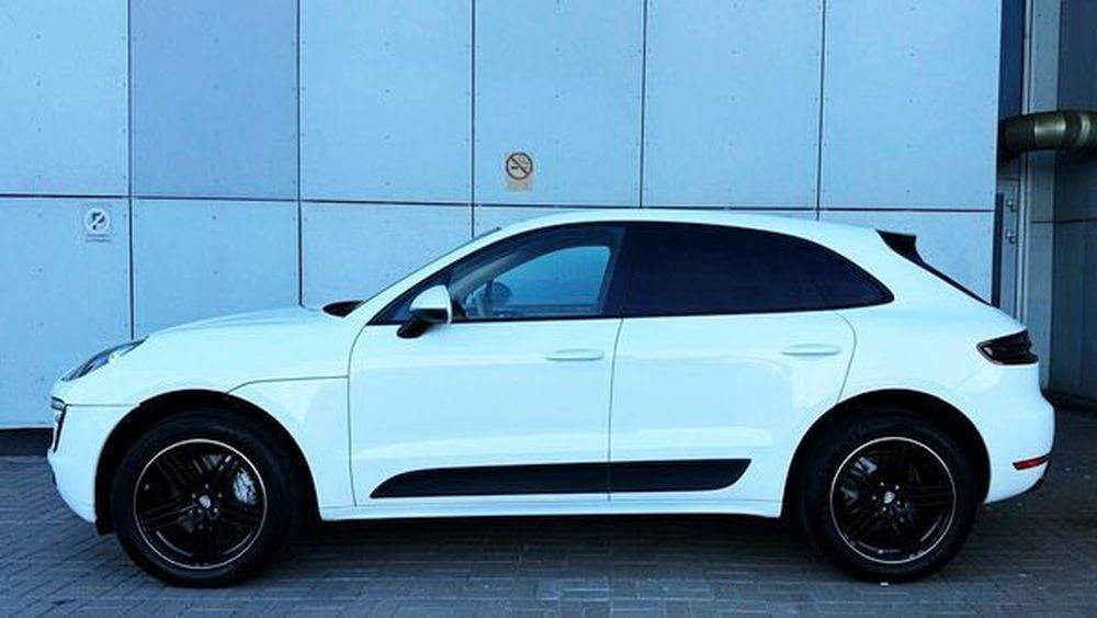 042 Bнедорожник Porsche Macan S белый без водителя 91an