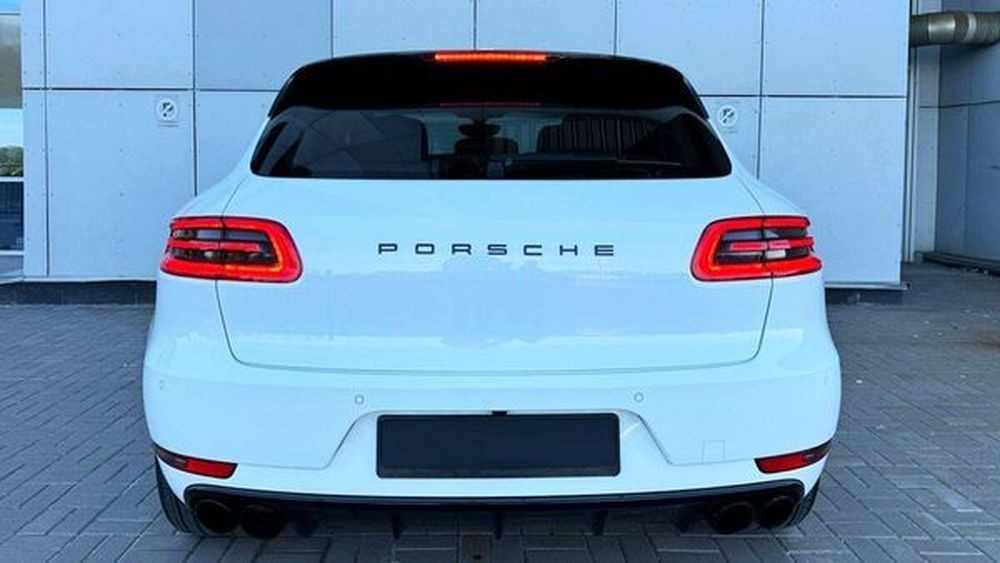 042 Bнедорожник Porsche Macan S белый без водителя 91an
