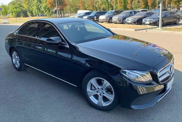105 Mercedes-Benz W213 E класса черный на свадьбу VygO